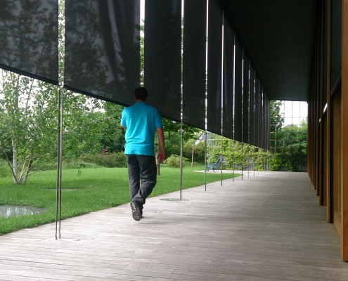 Instalación de cortinas de screen de 6 metros de altura motorizadas con sensores de viento y movimiento