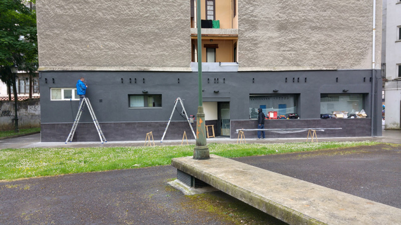 Instalación de toldos monobloc para la terraza de un negocio de hostelería de Tolosa.